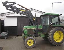 John Deere 2140