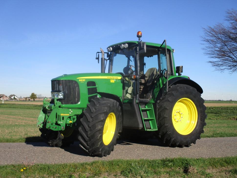 John Deere 6830 Premium aus dem Baujahr 2007
