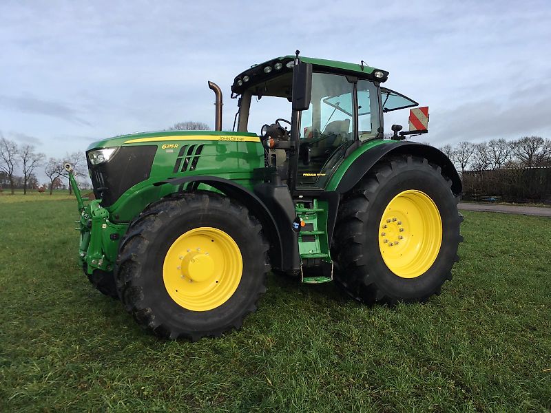 John Deere 6215R