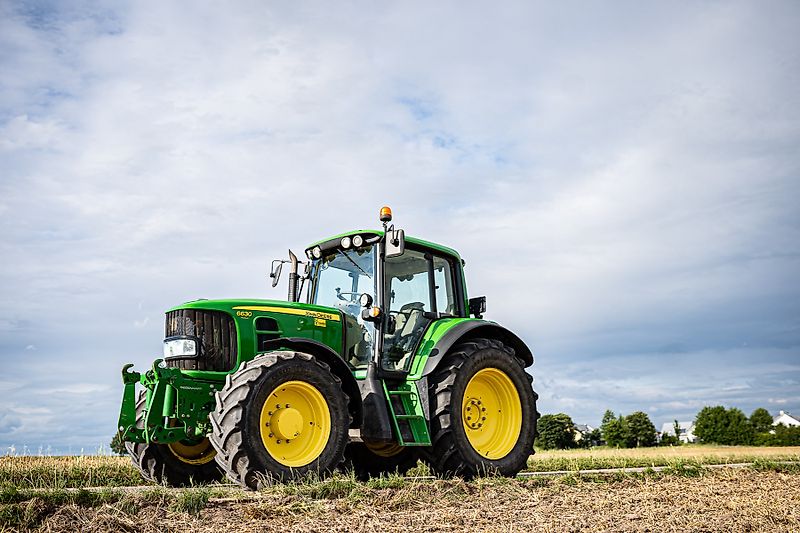 John Deere 6630