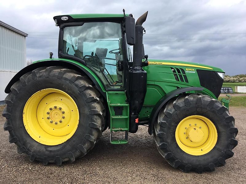 John Deere 6215R