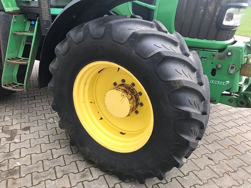 John Deere 7530
