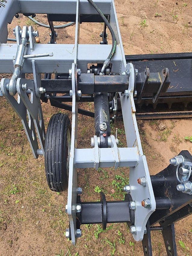 Berrypark Roll- und Fingerhacke / Orchard Weeder / Sarcleuse arboricole / Pielnik sadowniczy