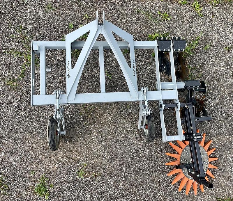 Berrypark Roll- und Fingerhacke / Orchard Weeder / Sarcleuse arboricole / Pielnik sadowniczy