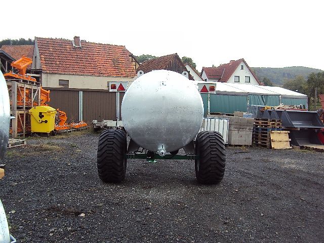 AGRITECH Wasserwagen 2000 Ltr. Feuerverzinkt Weidefass Wasserfass
