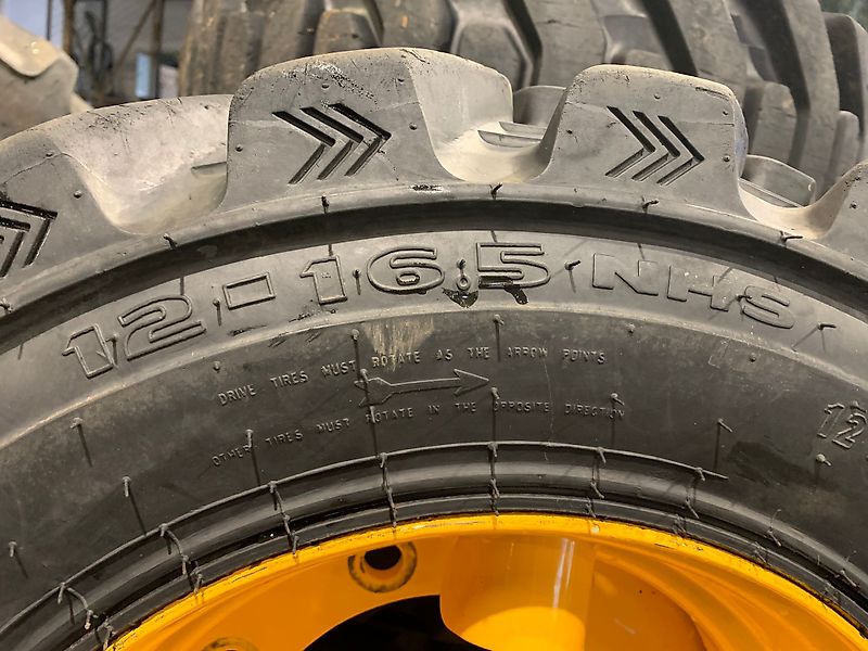 JCB 525-60 Kompletträder 12-16,5