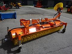 S V D - Kehrmaschine- 2,8 Meter- hydraulische Schmutzwannenentleerung- auch mit Seitenkehrbesen möglich 2,8 Meter Kehrmaschine- mit hydraulischer Wannenenleerung- auch mit Seitenbesen möglich