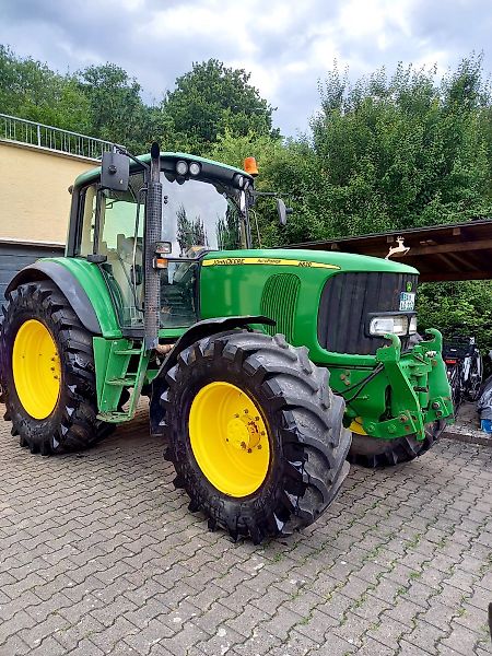 John Deere 6820