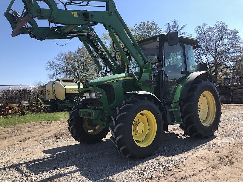 John Deere 5820