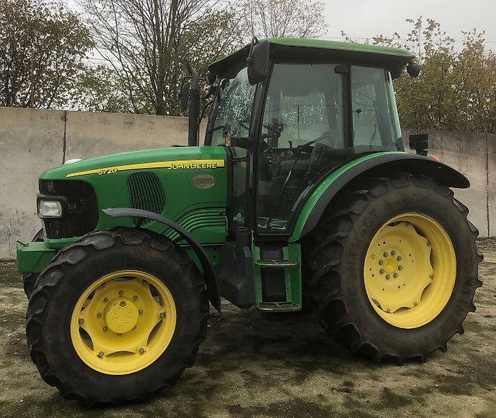 John Deere 5720