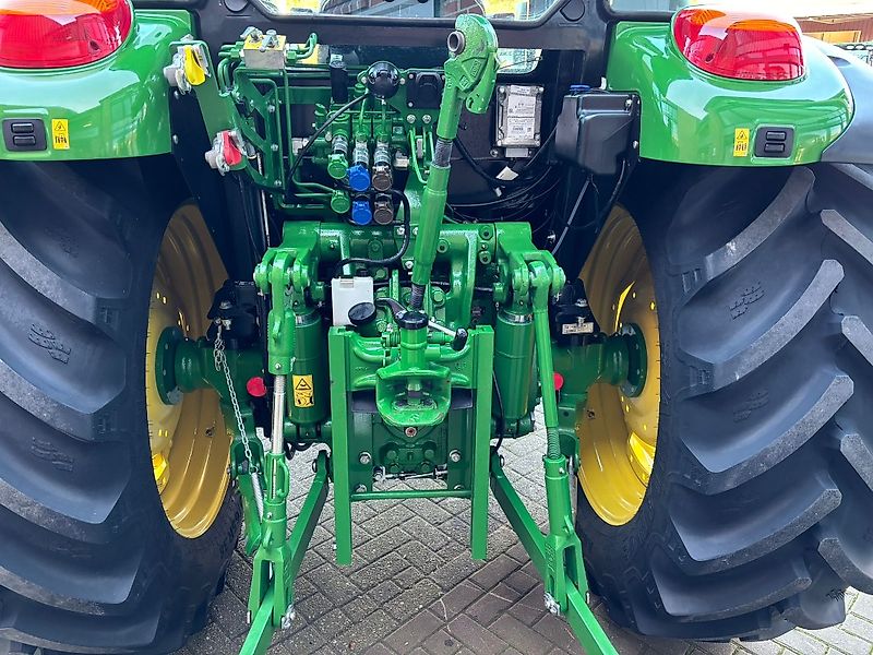 John Deere 5120M