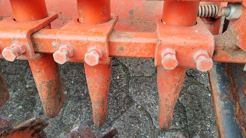 Howard Howard Sämavator HR 28 Modell DZ 255 Direktsaatgerät mit 255cm Arbeitsbreite Howard Rotavator mit Pakerwalze zur Direktsaat mit 20 Saatrohren wahlweise als Reihensaat oder Breitsaat mit 6cm breite Saatausläufen oder 13cm Reihenbreite als Reihensaat