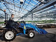 Solis 26 Frontlader / Ackerstollenbereifung / STVO / Allrad