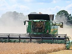 John Deere T6 700