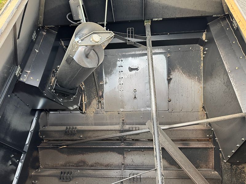 New Holland CR9080 c/w 30ft Varifeed Header