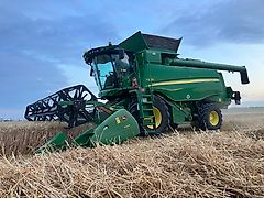 John Deere T670i