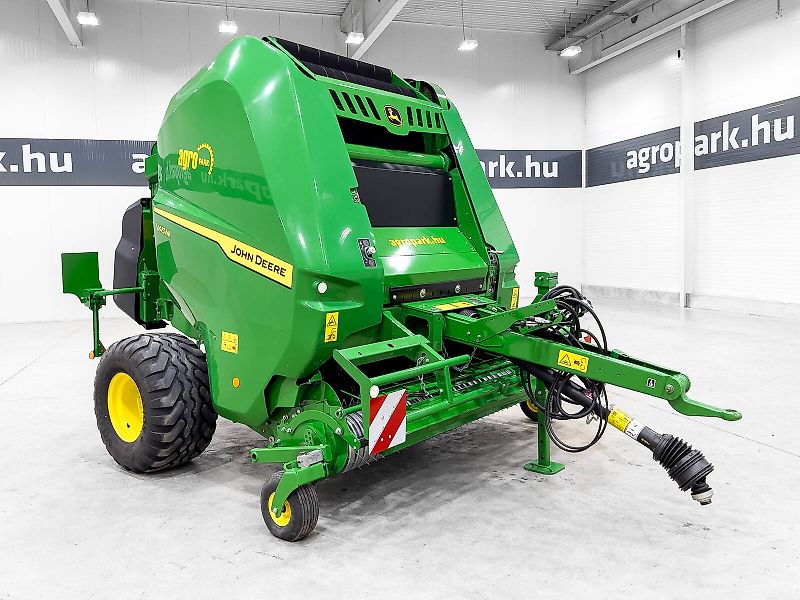 John Deere V451M round baler, 90 - 165 cm bale diameter, variable chamber, net binding, MaxiCut HC Premium with 13 knives, BaleTrak Plus monitor