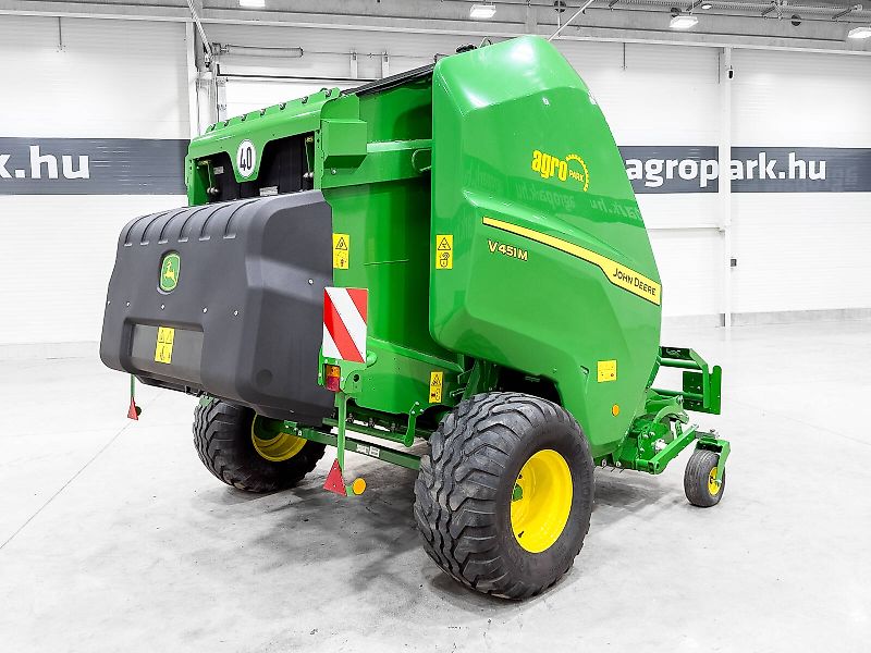 John Deere V451M round baler, 90 - 165 cm bale diameter, variable chamber, net binding, MaxiCut HC Premium with 13 knives, BaleTrak Plus monitor