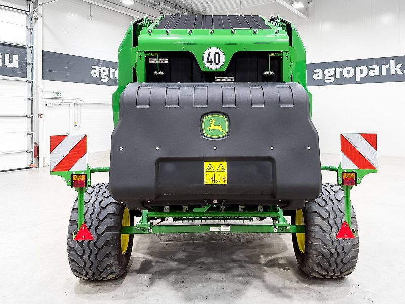 John Deere V451M round baler, 90 - 165 cm bale diameter, variable chamber, net binding, MaxiCut HC Premium with 13 knives, BaleTrak Plus monitor