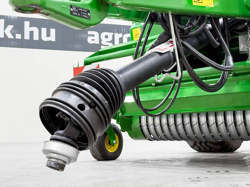 John Deere V451M round baler, 90 - 165 cm bale diameter, variable chamber, net binding, MaxiCut HC Premium with 13 knives, BaleTrak Plus monitor