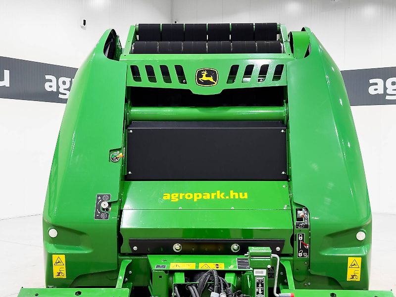 John Deere V451M round baler, 90 - 165 cm bale diameter, variable chamber, net binding, MaxiCut HC Premium with 13 knives, BaleTrak Plus monitor