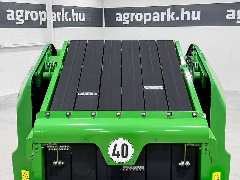 John Deere V451M round baler, 90 - 165 cm bale diameter, variable chamber, net binding, MaxiCut HC Premium with 13 knives, BaleTrak Plus monitor