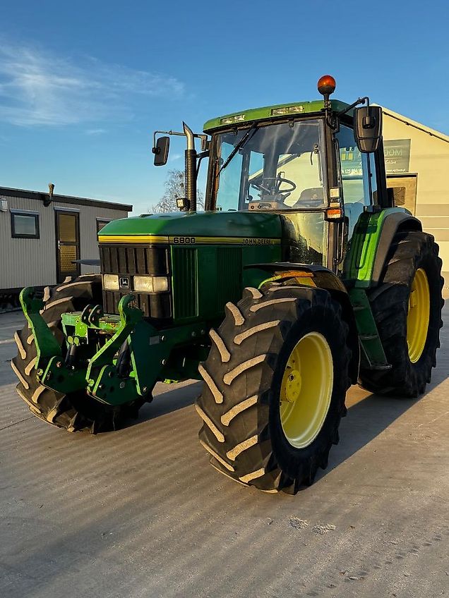 John Deere 6800