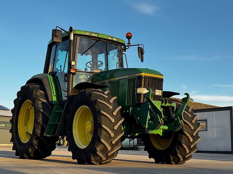 John Deere 6800