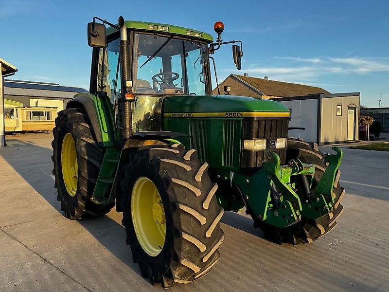 John Deere 6800