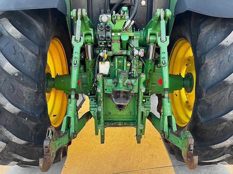 John Deere 6800