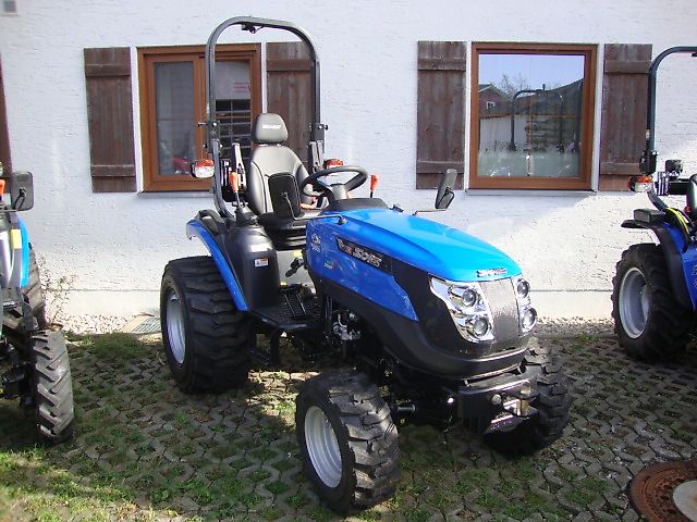 Solis Solis 26 9+9 Industriebereifung Kleintraktor