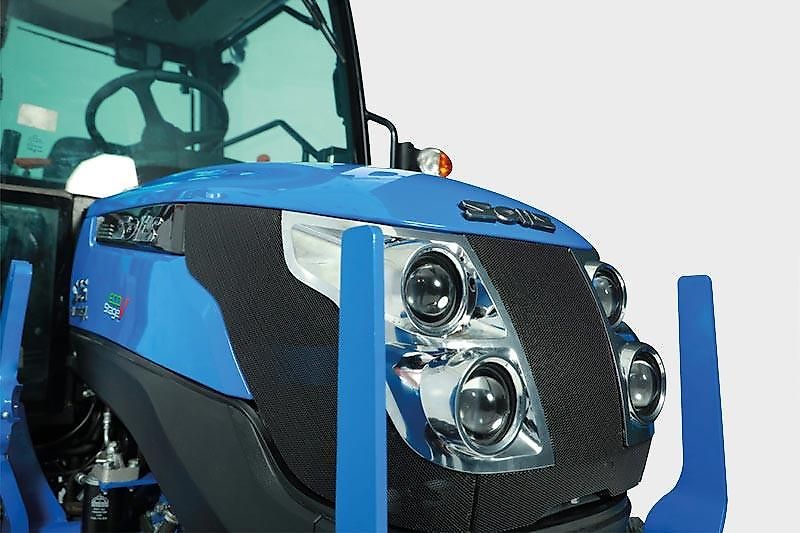 Solis 26 9+9 Kabine Kleintraktor / Ackerstollenbereifung 4x4