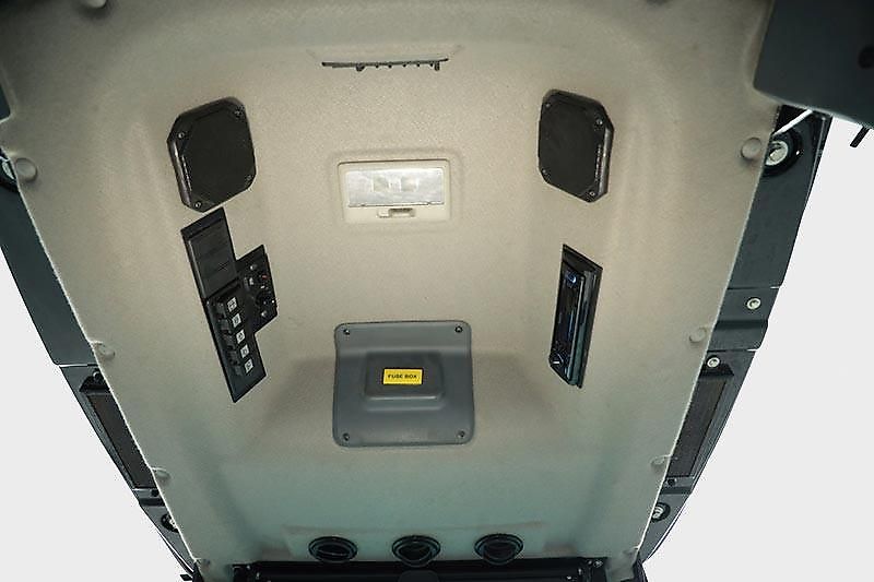 Solis 26 9+9 Kabine Kleintraktor / Ackerstollenbereifung 4x4