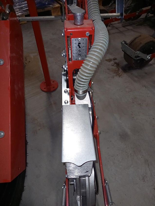 Agricola Italiana SN-2-130 , 4 x 2 Sähreihen