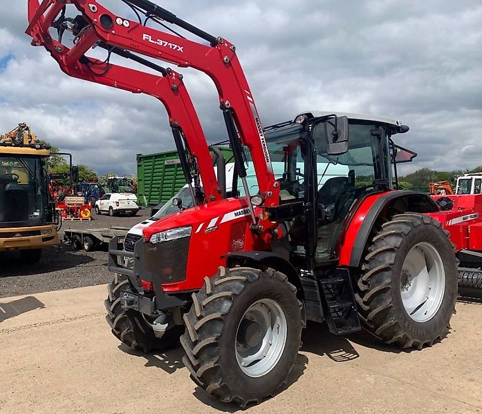 Massey Ferguson 5711