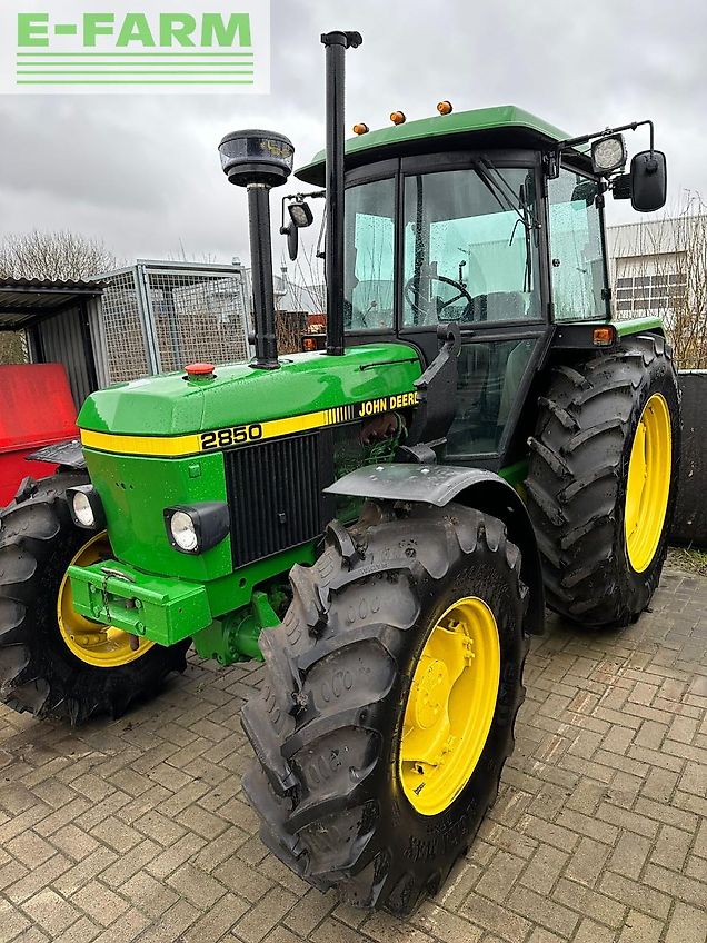John Deere 2850