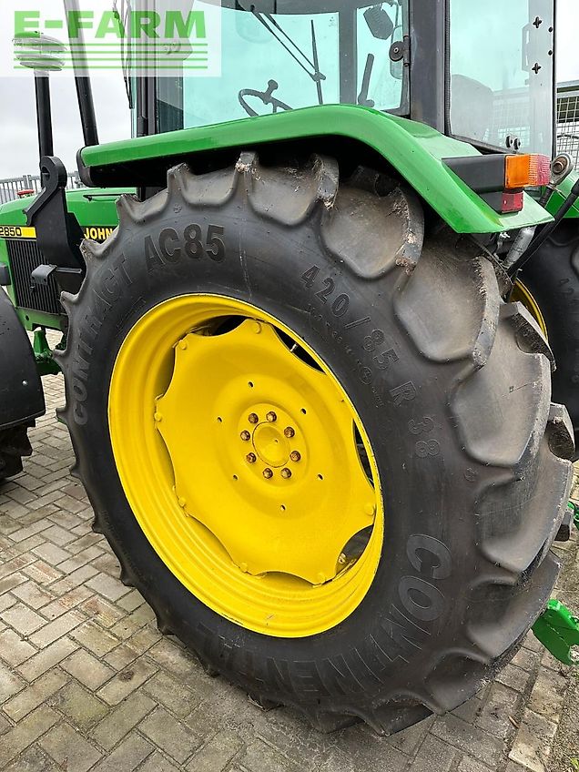 John Deere 2850