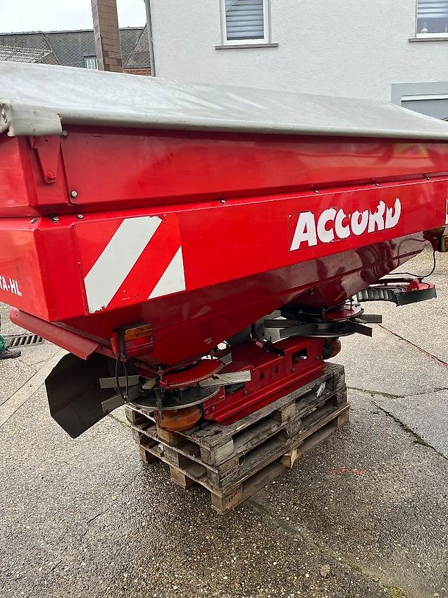 Kverneland Accord Düngerstreuer Exacta HL1700