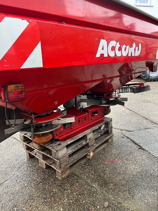 Kverneland Accord Düngerstreuer Exacta HL1700