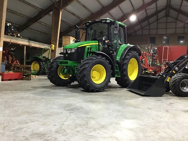 John Deere 6120M