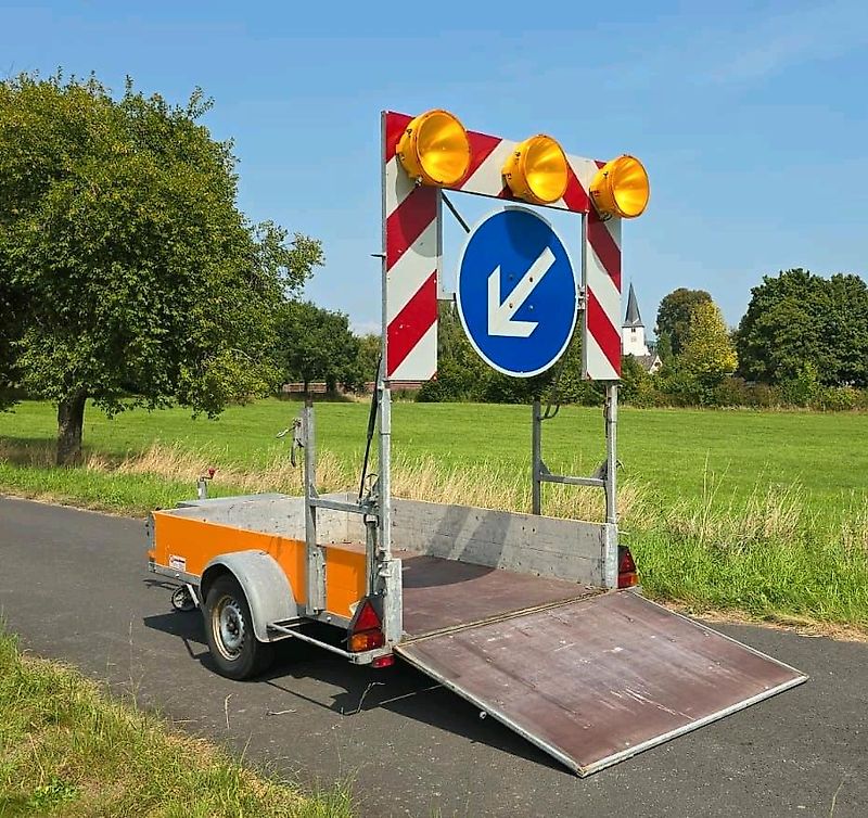 Mersch VZ 615 Absperrtafel FAT Nissen Horizont Verkehrsleittafel Verkehrsleitanhänger Verkehrssicherungsanhänger Leitanhänger