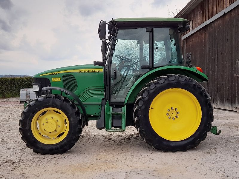 John Deere 5720