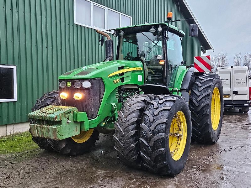 John Deere 7830