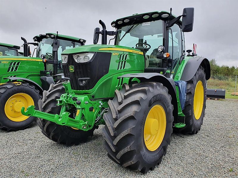 John Deere 6215R