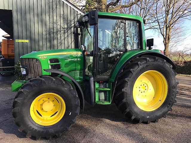 John Deere 6230