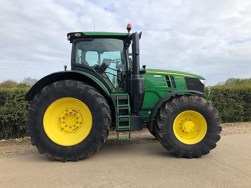 John Deere 6250R