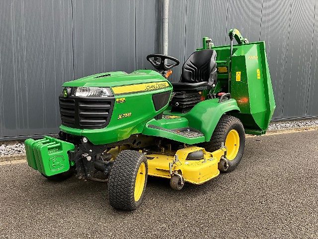 John Deere X758