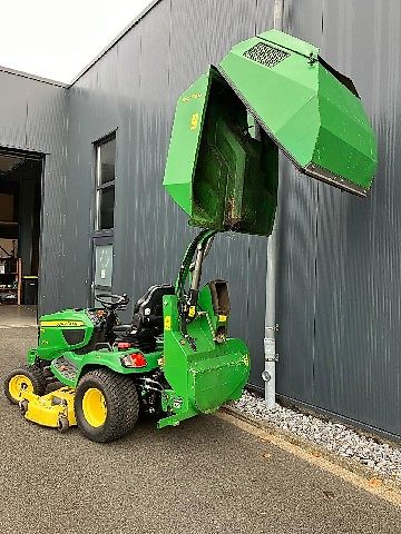John Deere X758