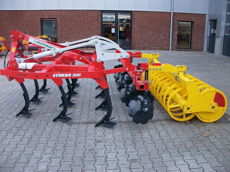 Pöttinger Synkro 3030 mit Tandem U-Profilwalze