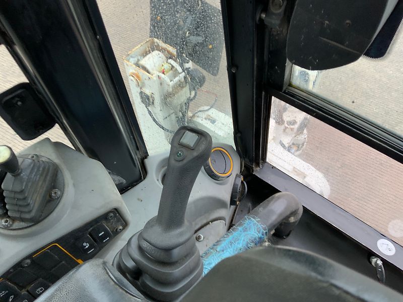 JCB 3CX Compact Wheeled Digger (ST24254)